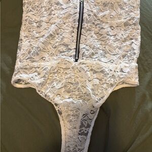 PrettyLittleThing White Lace Bodysuit with Scalloped Edges and Zipper Detail